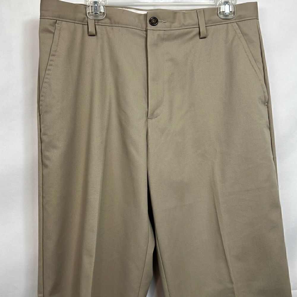 Dockers Easy Khaki Flat Front Pants size 33/32 EUC